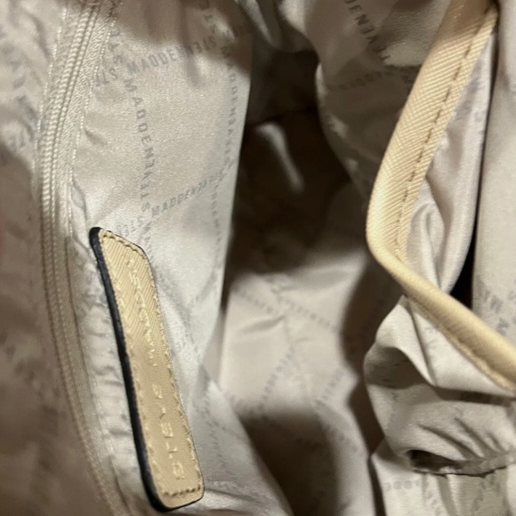 Steve Madden Cream CrossBody - Picture 2 of 4